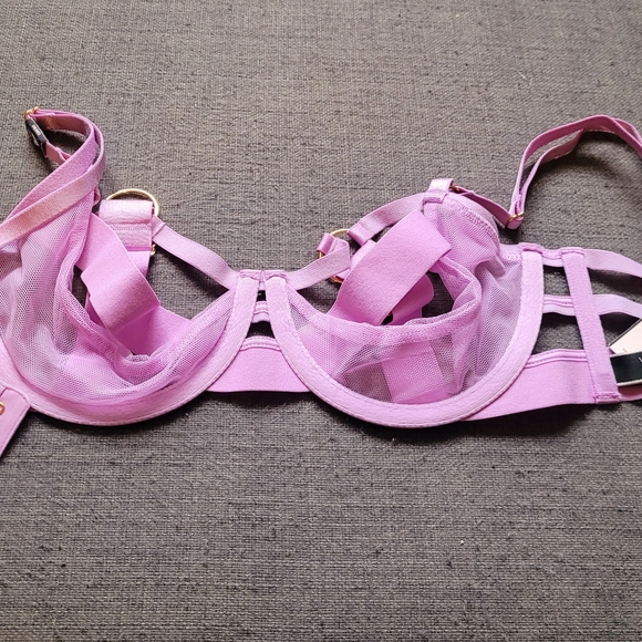 Brand new sexy Victoria Secret bra- 32C - Picture 3 of 4